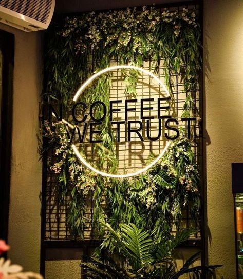 Greenwall Interior Design, Cafe Feature Wall, Greenwall Interior, Cafe Interior Design Cozy, Cafe Interior Design Ideas, Cafe Ideas Design, Botanical Cafe, Start A Restaurant, Interior Design Cafe