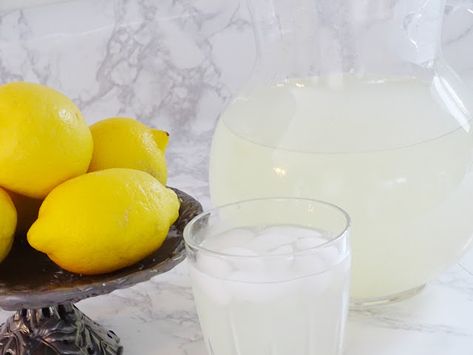 Chauncey Hollister : Copycat Chick-fil-a Diet Lemonade Chickfila Lemonade Recipe, Chickfila Lemonade, Gallon Lemonade Recipe, Sugar Free Lemonade Recipe, Chic Filet, Diet Lemonade, Keto Hacks, Sugar Free Lemonade, Copycat Chick Fil A