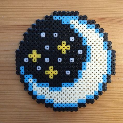 Moon and stars pixel art. Perler Bead Patterns Star Board, Sun And Moon Perler Beads, Stars Perler Beads, Moon Perler Bead Pattern, Hama Beads Star, Moon Perler Beads, Star Pixel Art, Stars Pixel Art, Moon Pixel Art