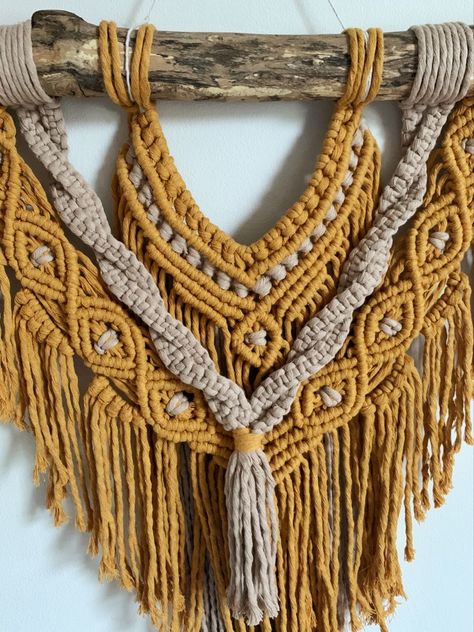 Beige Colour Wall, Color Macrame Wall Hanging, Macrame Wall Hanging Living Room, Max Colar, Macrame Mural, Deer Antler Crafts, Color Macrame, Wall Hanging Living Room, Colour Wall