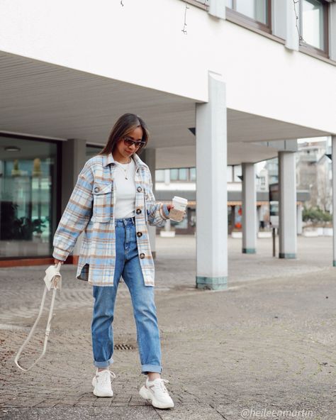 Blue Flannel Jacket Outfit, Light Blue Shacket Outfit, Blue Shacket Outfit Women, Spring Shacket Outfits, Blue Plaid Shacket Outfit, Blue Plaid Jacket Outfit, Shacket Outfit Women Spring, Blue Shacket Outfit, Blue Flannel Outfit Women