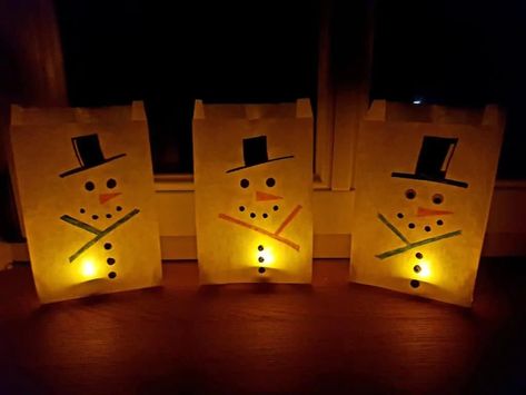 Snowman Crafts Preschool, Luminary Diy, Flameless Tea Lights, Snowman Crafts Diy, Holiday Diy Projects, Handmade Holiday Gifts, Christmas Wreaths To Make, Diy Snowman, Fun Christmas Decorations