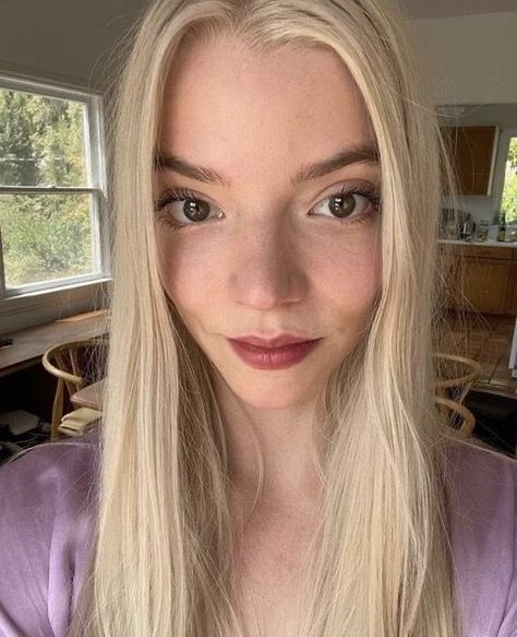 💌 Anya Joy, Anya Taylor Joy, Famous Women, Pretty Woman, Pretty People, Blonde Hair, Beautiful People, Cool Girl, My Girl