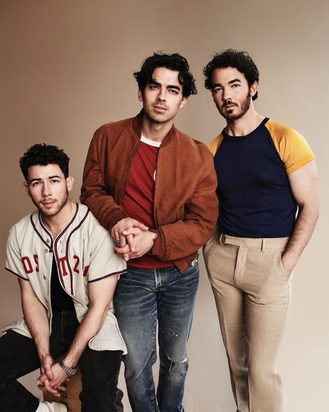 jonas brothers - Twitter Search / Twitter Ranger Armor, Harry Styles Photoshoot, Jonas Brother, Male Celebs, Joe Jonas, Nick Jonas, Jonas Brothers, Walk Of Fame, Music Stuff