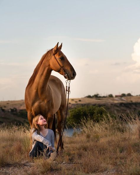 Horse Flower Crown, Horse And Owner Photoshoot, Horse Riding Photoshoot, Photo Shoot With Horses, Senior Horse Photography, Equestrian Photoshoot, Horse Photoshoot Ideas, Equine Photography Poses, Girl And Horse