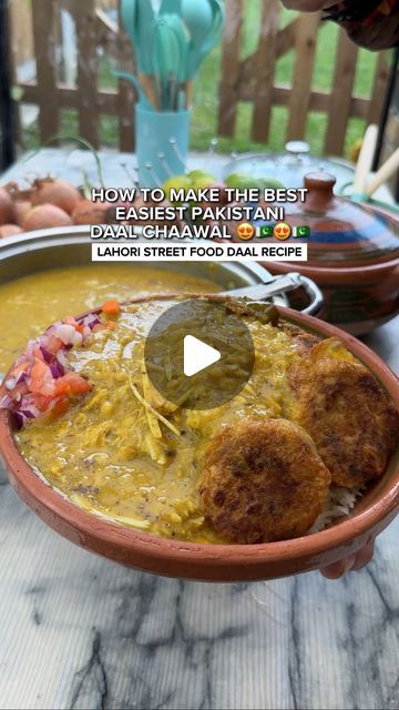 LONDON FOODEE | Halal Food on Instagram: "HOW TO MAKE THE BEST TASTIEST PAKISTANI LAHORI STREET STYLE DAAL CHAWAL RECIPE 😍🇵🇰😍🇵🇰!!

If you know about Lahore's street food you know about the famous Lahori Daal Chaaval (AKA Qalandari Daal Chaval). It is found in most areas on a street corners and is honestly best quick satisfying meal, it slaps every time!

This is not your basic daal recipe, the flavour and texture is completely different! It has a smoother and soupier texture and it contains chicken so it has an underlying chicken taste.

Most places in the UK either don't serve it and I miss this sooooo much, so today I am sharing my super easy Daal Chaawal recipe.

INGREDIENTS:
- 1 cup channa daal (split chickpeas) [washed + soaked for 3+ hours]
- ½ cup red lentils (masoor ki daal) Daal Curry, Daal Chawal, Chawal Recipe, Cooked Lentils, Pakistan Food, Garam Masala Powder, Chicken Cook, Halal Food, Red Lentils