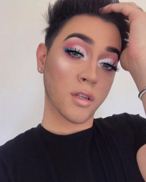 Hola, como estas 😉🌷 - Eyes - #jeffreestarcosmetics beauty killer palette with #anastasiabeverlyhills ice blue eyeliner Brows - #benefit… Manny Mua Makeup, Dramatic Makeup Looks, Manny Mua, Beauty Killer, Benefit Brow, Blue Eyeliner, Anastasia Brow, Mascara Brush, Dramatic Makeup