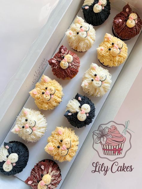 Cat Decorated Cupcakes, Funny Cupcake Designs, Cat Cupcakes Ideas, Buttercream Animals, Kitten Cupcakes, Kitty Cat Cupcakes, Vet Cake, Muffins Decoration, Novelty Cupcakes