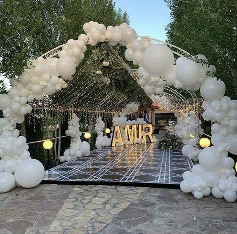 All White Day Party Decor, White Party Aesthetic, All White Party Decorations, Gala Planning, White Party Theme, White Party Decorations, Classy Baby Shower, Celebration Balloons, Bridal Shower Balloons