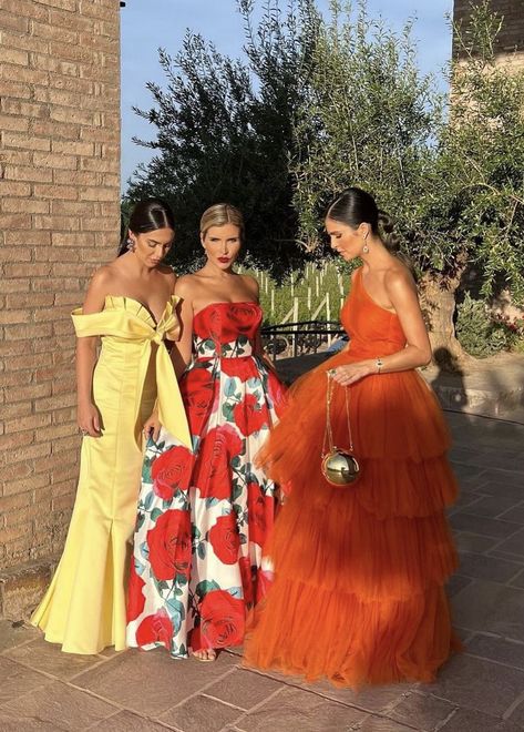 Italian Black Tie Wedding Guest, Colorful Wedding Guest Dress, Italian Wedding Guest Outfit, Black Tie Garden Party, Pastel Prom Dress, Formal Wedding Attire, Como Wedding, Black Tie Wedding Guests, Dress Code Wedding