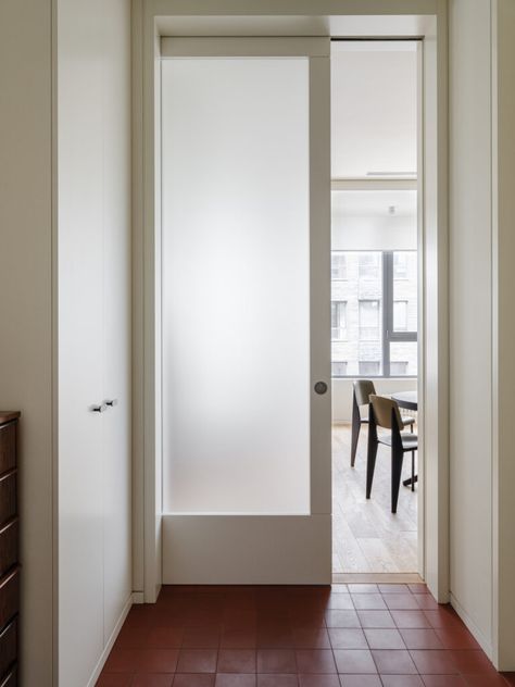 Shed House Interior, Apartment Doors, British House, Berlin Apartment, Amsterdam Houses, Apartment Door, Laundry Room Inspiration, Hotel Design, Simple House