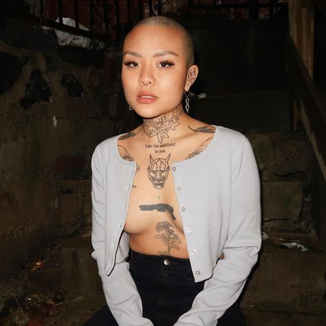 Mei Pang Outfits, Shaved Head Women, Bald Women, Shaved Head, Open Cardigan, Body Tattoos, New Look, Tattoo Designs, Chain Necklace