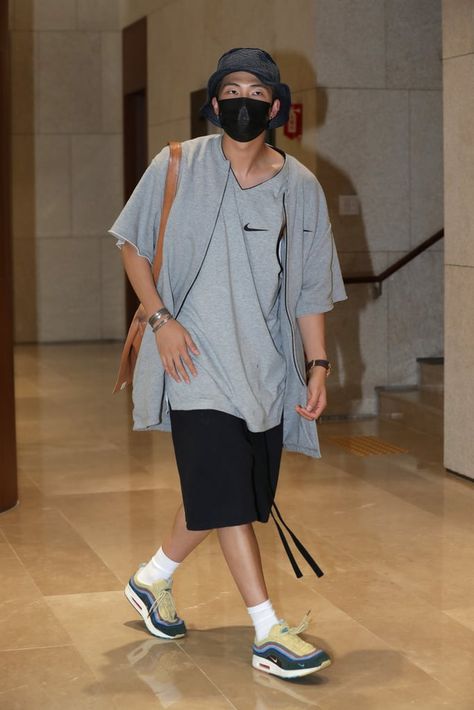 Nike Bucket Hat, Bucket Hat Fits, Bucket Hat Style, Hat Style, At The Airport, Nike Flex, Grey Nikes, True Story, Jet Set