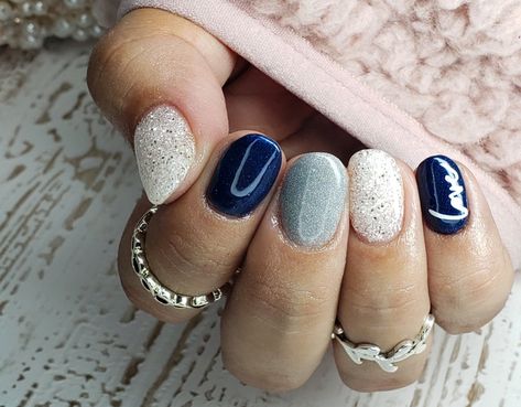 Blue And White Gel Nail Designs, Blue New Years Eve Nails, Navy Blue And Silver Gel Nails, Silver And Navy Blue Nails, Gray And Blue Nails, Navy And Silver Nails Design, Navy Silver Nails, Winter Nails Blue And White, Nails For 5th Grade