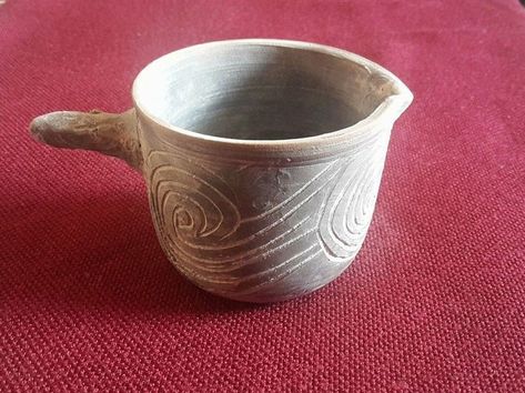 Ancient Viking Cup circa 800-1000 AD Pottery - museum quality -- Antique Price Guide Details Page Norse Pottery, Viking Ceramics, Viking Cup, Viking Pottery, Ap Ceramics, Pottery Museum, Louisiana House, Medieval Pottery, Hummel Figurines Antiques