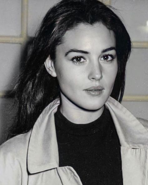 Monica Bellucci pe Instagram: „She is just perfect 🥺 @monicabellucciofficiel #monicabellucci” Monica Belluci Malena, Model Hairstyles Woman, Vintage Photography Women, Katerina Petrova, Italian Actress, Monica Bellucci, Beauty Icons, Iconic Women, Beauty Inspiration