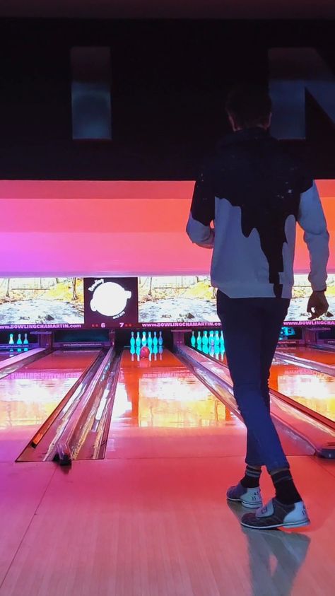 #bowling #bolera #bolos #datenight #date #dateideas #couple #boyfriend Bowling Date Aesthetic, Bowling Date, Couple Boyfriend, Night Ideas, Couple Aesthetic, Bowling, Date Night, Dates, Quick Saves