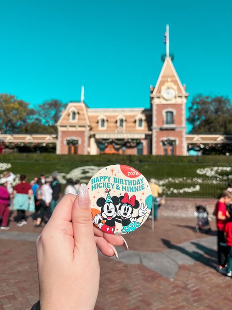 Birthday In Disneyland, Birthday At Disneyland, Disneyland Birthday Photos, Vintage Disneyland First Birthday, Vintage Disneyland Party Decorations, Disneyland Retro Birthday, Disneyland Birthday, Disney Orlando, Mickey Birthday