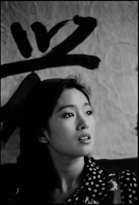 Gong Li (1993) by Magnum Photos photographer Marc Riboud. In the 80s and 90s, Riboud followed the rapid and considerable change in China, a country he had been looking at for 30 years. During his time in China, Riboud took this timeless portrait of Chinese actress Gong Li during the filming of 'To Live' (Huo zhe). Discover more of Riboud's famous photographs by clicking on the above link. Marc Riboud, André Derain, Gong Li, Giovanni Boldini, Robert Mapplethorpe, Shenyang, Vivian Maier, Alberto Giacometti, John Singer Sargent