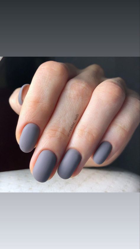 Matte Grey Halloween Nails, Maroon Dip Powder Nails, Matte Gray Nails, Matte Gel Nails, Grey Matte Nails, Nail Paint Shades, Grey Nail Designs, Powder Manicure, Goth Nails