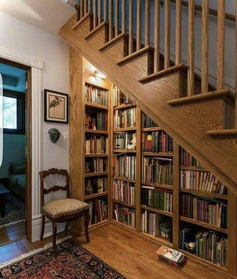 Diy Home Library, Stair Bookshelf, Space Under Stairs, تحت الدرج, Stair Case, Interior Design Per La Casa, Casa Vintage, Understairs Storage, Hus Inspiration