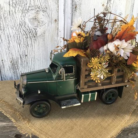 Harvest Table Decor, Pumpkin Table Decorations, Pumpkin Floral Arrangements, Pumpkin Arrangements, Farmhouse Centerpiece, Thanksgiving Centerpieces, Spring Table, Farmhouse Fall, Fall Centerpiece