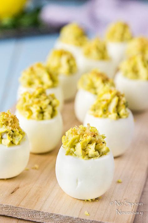 Crab Cake Stuffed Deviled Eggs 11 Insanely Good Ways to Use Up Hard Boiled Eggs Vegan Supper, Easter Appetizers Easy, Devil Eggs, Party Nibbles, Spring Appetizers, Easter Food Appetizers, Sides Dishes, Easter Appetizers, Classic Appetizers