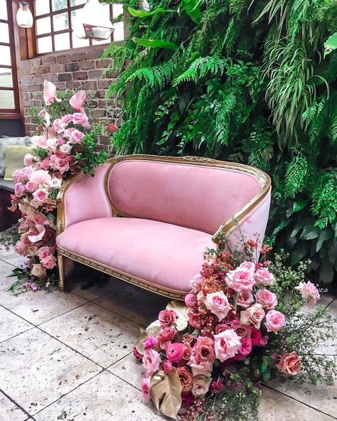 WedLuxe on Instagram: “Sitting here would definitely prevent the Sunday Scaries! 💕 Do you want a photo opp like this at your #bridalshower? 🌺 . . Follow @wedluxe…” Pink Velvet Couch, Pink Couch, Luxury Mansion, Vintage Couch, Nails Quotes, Wedding Backdrop Design, Shabby Chic Baby Shower, Flower Installation, Asian Home Decor