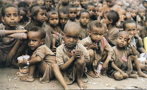 Hungry Children of the World. Vibe Pics, Hungry Man, Lode A Dio, Global Perspectives, Going To Bed Hungry, Hungry People, Poverty And Hunger, Seed Recipes, Country Photography