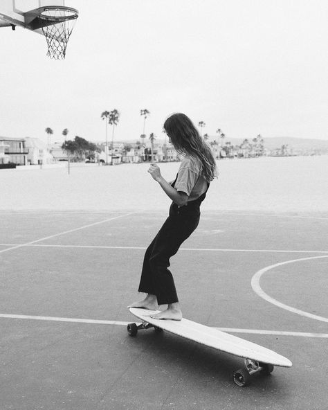 #skateboard #girl #blackandwhite Skate Pictures, Skater Pics, Yellow Wedding Ideas, Skater Chick, Aesthetic Skater, Satin Skater Dress, Rings Cute, Skate Boards, Skateboard Park