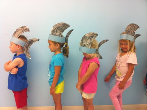 Sharks! Paper headband and a paper plate Shark Crafts For Kids, Shark Headband, Crab Headband, Paper Headband, Shark Crafts, Angel Wing Crafts, Old Clothes Diy, Sea Costume, Shark Craft