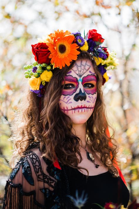 Dia de los Muertos Flower Crown - Muy Bueno Cookbook Bohemian Flower Crown, Girls Camp Crafts, Mexican Halloween, Latino Culture, Princess Tattoo, Bohemian Flower, Hat Party, Makeup Board, Wire Headband