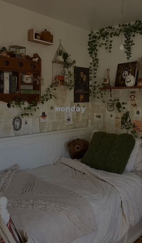 Room Ideas For Small Rooms Vintage, Downtown Bedroom Decor, Folklore Bedroom Aesthetic, Room Ideas Aesthetic Fall, Fall Bedroom Aesthetic, Redoing My Room, Sage Green Bedroom, Chill Room, Dorm Room Inspiration