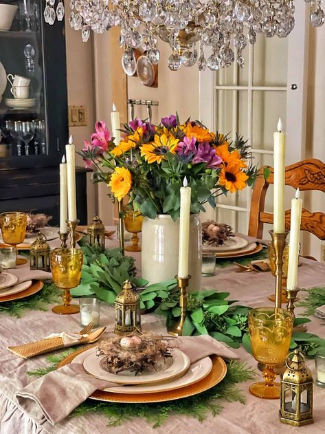 Mothers Day Dining Table Decor, Pretty Table Settings, Sunflower Centerpieces, Vintage Crock, Early Spring Flowers, Brunch Table, Sunflower Wall Art, Table Decor Ideas, Dining Table Centerpiece