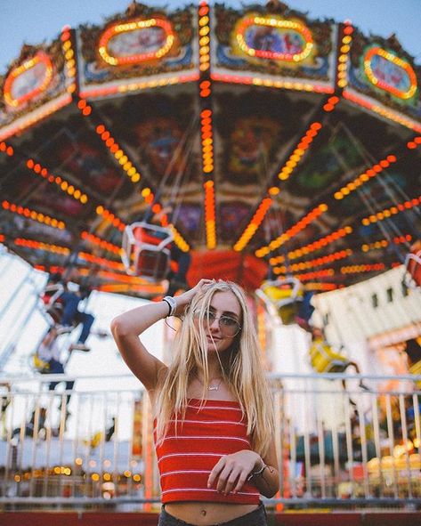 📌Pin Happily Carnival Photo Shoots, Fair Pictures, Carnival Photography, Fair Photography, Disney Photo Ideas, Tumblr Pics, Shotting Photo, Foto Poses, Tumblr Photography