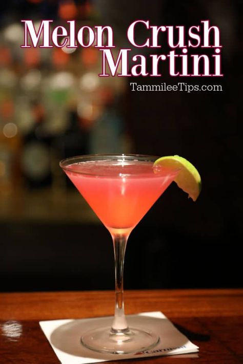 Melon Martini, Summer Rum Cocktails, Summer Cocktail Menu, Watermelon Martini, Date Night At Home, Vodka Cocktails Recipes, Liqueurs Recipes, Yummy Alcoholic Drinks, Happy Hour Drinks