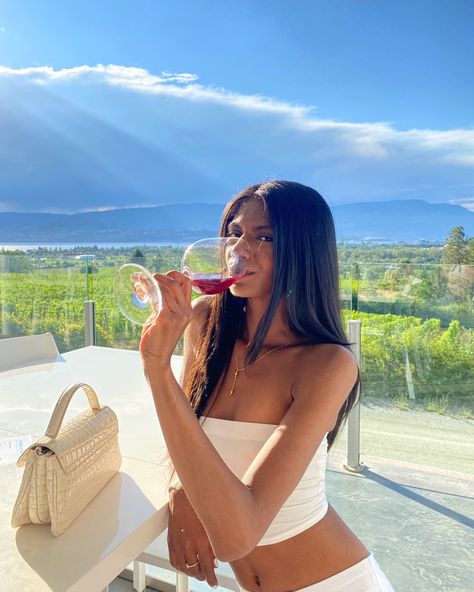 Natalie Prasad on IG wearing an all white outfit with a glass of red wine at a vineyard Vineyard Poses Instagram, Vinyard Wine Outfit, Winery Pics Ideas, Winery Photo Ideas Instagram, Cute Winery Pictures, Winery Picture Ideas Instagram, Winery Asethic, Vineyard Photo Ideas, Winery Poses Instagram