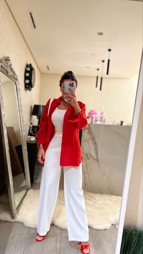 Red And White Outfits, Modest Girly Outfits, Trendy Shirt Designs, Iranian Women Fashion, Mode Abaya, Stylish Work Attire, Casual Day Outfits, Stylish Work Outfits, Casual Chic Outfit