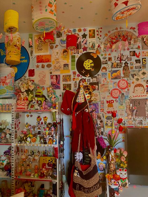 Dreamy Room Maximalist, Maximalist Room Tour, Light Maximalist Bedroom, Colorful Cluttercore, Maximalist Trinkets, Clowncore Room, Maxamilist Bedroom Aesthetic, Room Ideas Maximalist, Retro Room Ideas 1980s