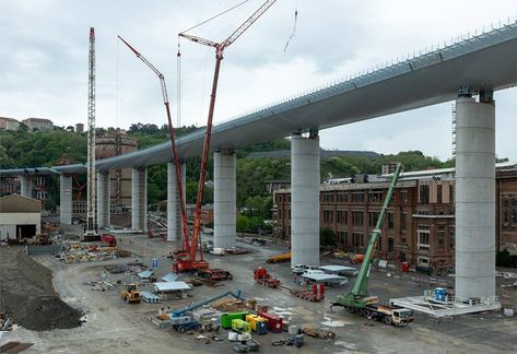 Bridge Construction Engineering, Railway Construction, Building Workshop, Italy Images, Bridge Construction, Site Plans, Renzo Piano, Work Site, Construction Work