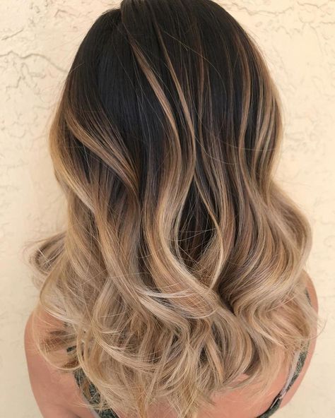 Need some more hair-color inspiration? We've got some for you right here, thanks to a little Instagram sleuthing. We spoke with Fort Lauderdale-based hair colorist Carra Osullivan on the steps to achieve this "Toasty Melt" blonde-to-brunette balayage. #blondecurlyhair Melt Hair Color, Color Melting Hair, Medium Blonde Hair, Ombré Hair, Lily Aldridge, Hair Balayage, Balayage Hair Blonde, Balayage Brunette, Brunette To Blonde