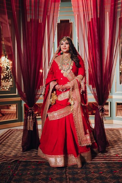 Plus Size Indian Bride, Rajasthani Clothes, Umrao Jaan, Lehenga Ideas, Sabyasachi Lehenga Bridal, Rajasthani Bride, Floral Dresses With Sleeves, Plus Size Bridal Dresses, Lehenga Bridal