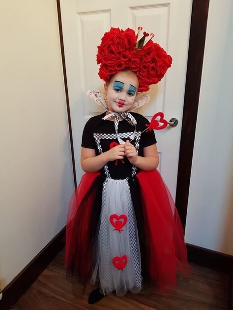 Red Queen Costume, Wonderland Halloween, Queen Of Hearts Costume, Alice In Wonderland Costume, Wonderland Costumes, Queen Costume, Trunk Or Treat, Family Costumes, Halloween 2024