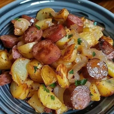 Bobby Parrish | DOES ANYONE HERE ACTUALLY STILL EAT Fried Potatoes Onions And Smoked Polish Sausage 😋 | Facebook Smoked Polish Sausage, Sausage And Onions, Chef Jet Tila, Bobby Parrish, Sausage Ingredients, Italian Sausage Soup, Polish Sausage, Potatoes Onions, Potato Onion