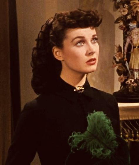 Gone With The Wind Dresses, Scarlett O Hara, Rhett Butler, Scarlett O'hara, Vivien Leigh, Screen Caps, Gone With The Wind, Classic Beauty, Hollywood Glamour