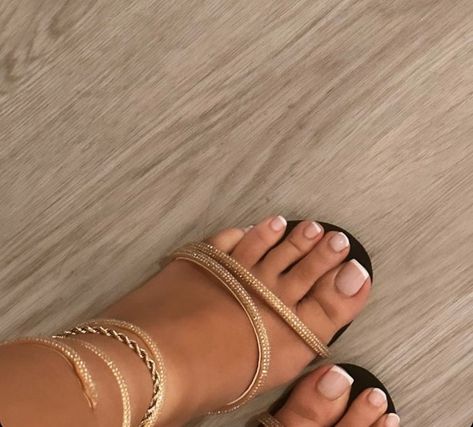 Perfect Feet Nails Pedicures, French Tip Nails Toes Simple, French Feet Nails, Leg Nails Ideas, Nude Nails Toes, Nude Toes Pedicure, Nails Foot Summer, Nude Toe Nails, Foot Nails Design