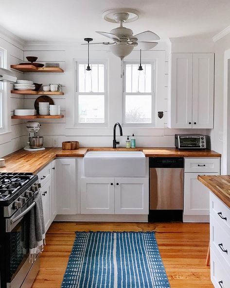 Farmhouse Kitchen With Butcher Block, Kitchens With Butcher Block Countertops, Kitchen With Butcher Block, Reno Kitchen, Modern Farmhouse Kitchen Cabinets, Organizing Photos, Shiplap Kitchen, Shiplap Backsplash, Butcher Blocks