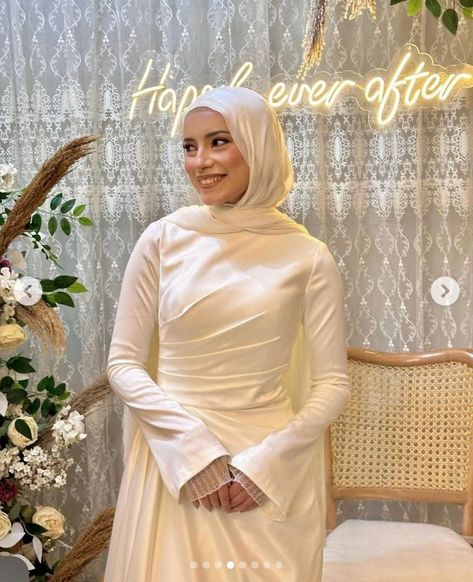 Hijab Dress Party Engagement Simple, Simple Engagement Dress Hijab, Engagement Hijab Dress, Hijabi Engagement Dress, Hijab Dress Party Engagement, Dresses For Veiled Women, White Wedding Guest Dresses, Simple Engagement Dress, Nikkah Ideas