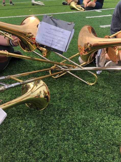 trombone knot Band Trombone, Bass Trombone, Trombone Aesthetic, Trombone Jokes, Trombone Art, Trombone Music, Marching Band Humor, Band Jokes, Drum Corps