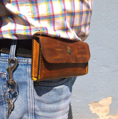 Shop my sale: 30% off. #tomaleatherthing #etsyfinds #etsy #etsygifts #etsysale #etsycoupon #shopsmall #beltholster #beltcase #phonecase #phonepouch #phoneholder #cellphoneholster #smartphoneholster https://etsy.me/3PlXr9q Leather Phone Holder For Belt, Leather Phone Case For Belt, Leather Cell Phone Case Pattern, Diy Leather Phone Pouch, Leather Cell Phone Holster, Leatherwork Projects, Leather Phone Case Handmade, Brown Leather Journal, Earphone Holder